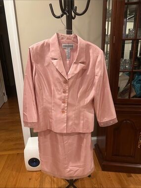 Jaclyn Smith Blush Pink Satin Two-Piece Skirt Suit